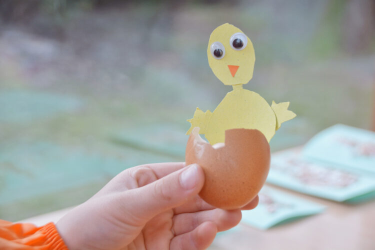 UHU rettet die Eierschalen basteln für das Osterfest Ostereier Ostern Kinder Osterbastelei