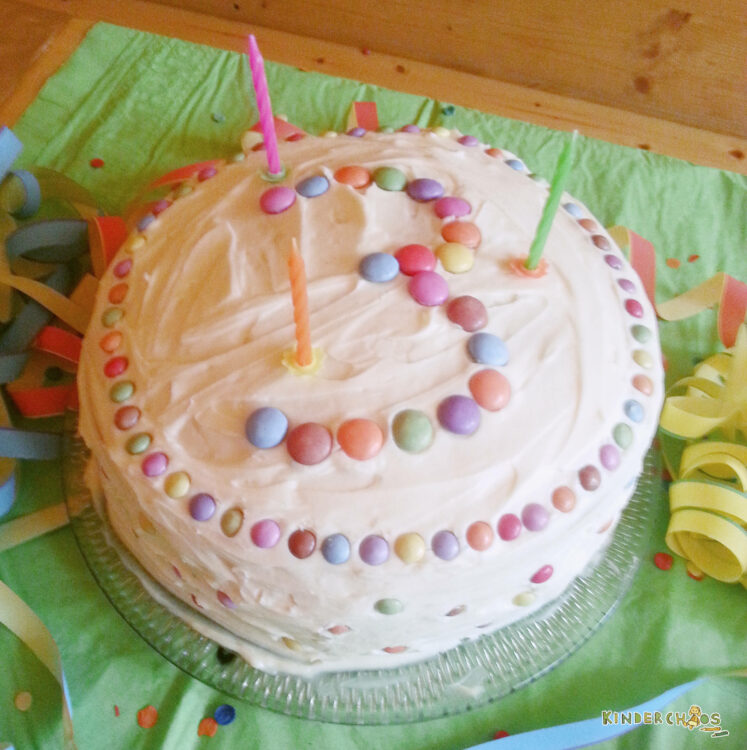 Regenbogentorte Regenbogenkuchen Geburtstagskuchen Geburtstagstorte bunt Kindergeburtstag Geburtstag Kind