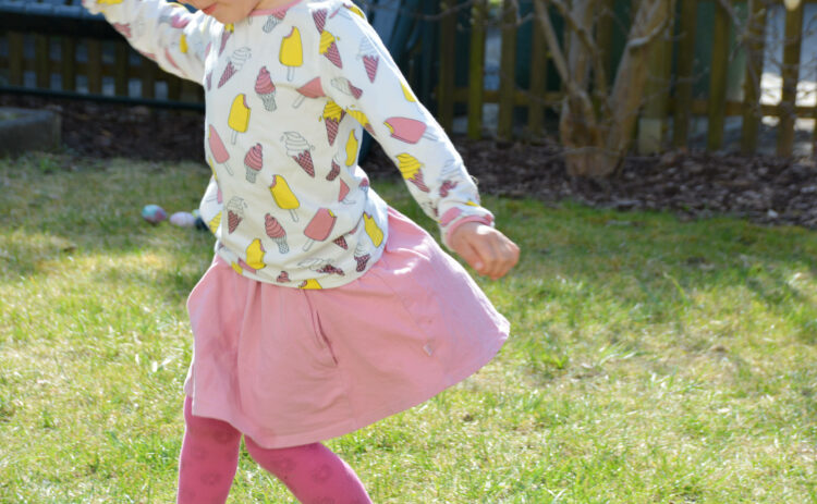 Gartenliebe im Frühling mit Smafolk Garten Kinder Kindermode Kinderkleidung skandinavisch Ice Cream Eis