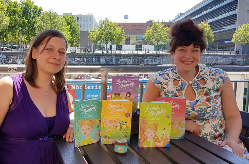 Kinderbuchautorin Cally Stronk im Interview: Mama und Tochter fragen nach!