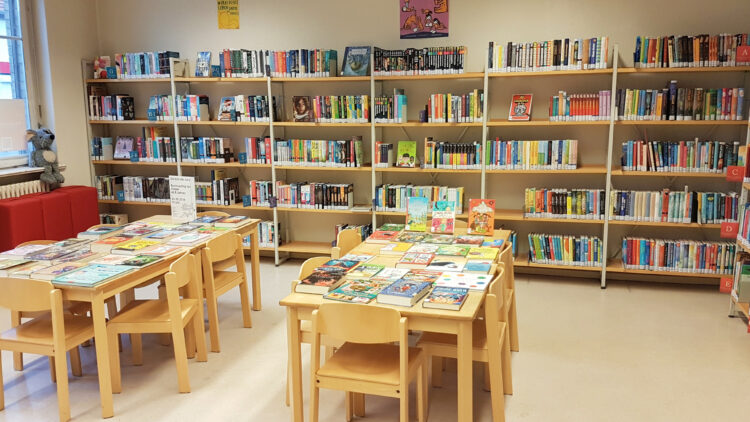 Jugendbücher in der Bibliothek Kladow