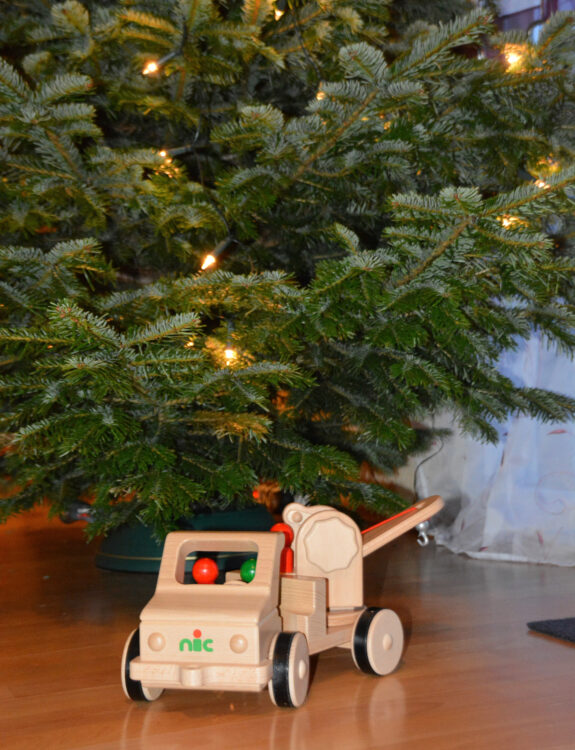 Nic Holzspielzeug unterm Weihnachtsbaum
