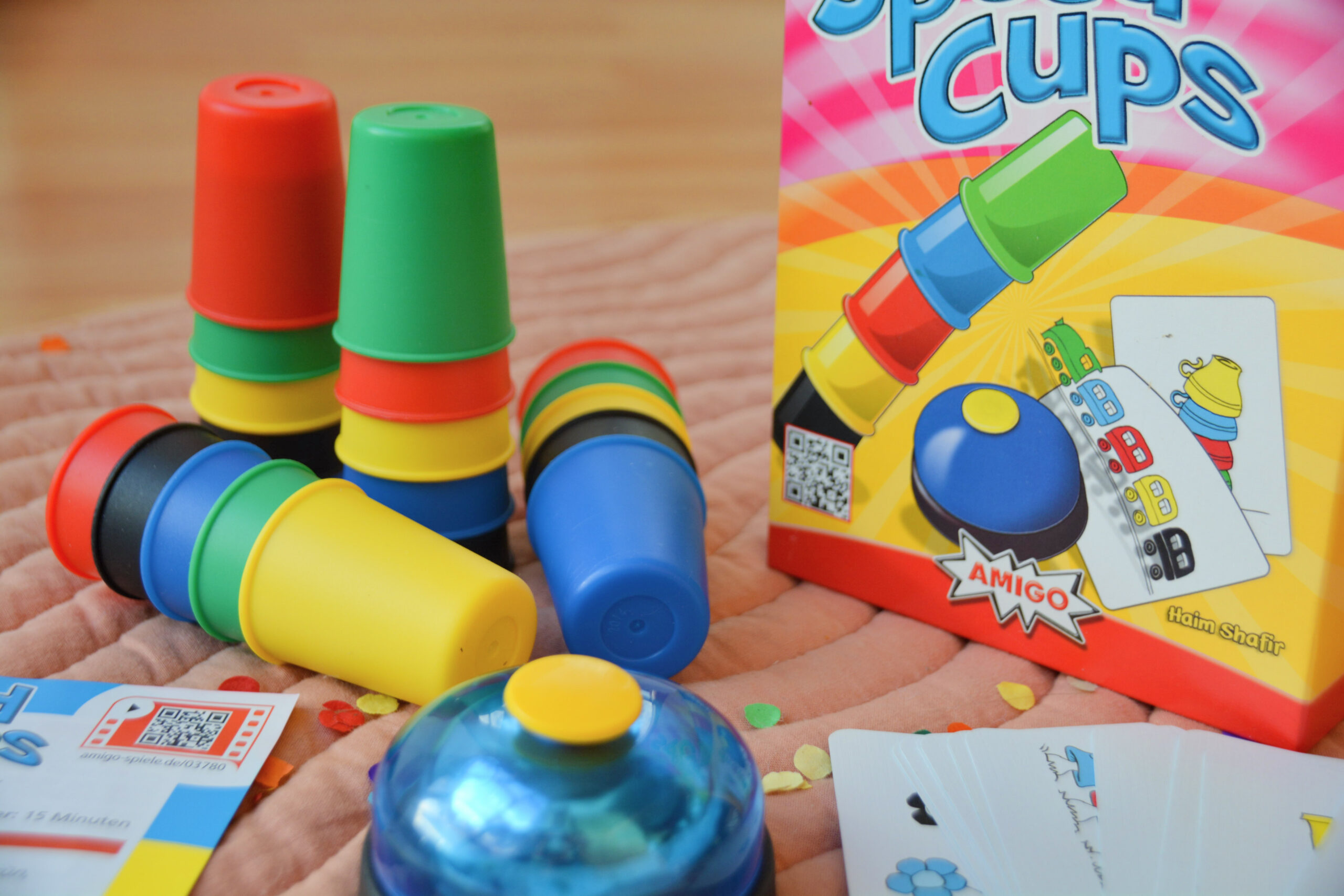Speed Cups - Dieses Farbenspiel erfordert Schnelligkeit!