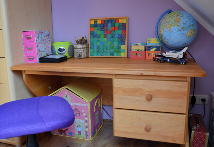 Schreibtisch im Kinderzimmer