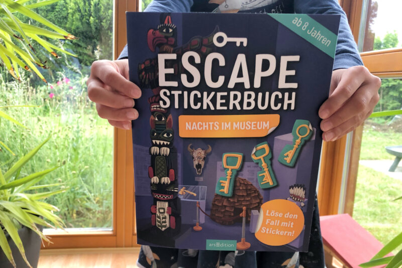 Escape Stickerbuch – Nachts im Museum: Rätselspaß mit Stickern