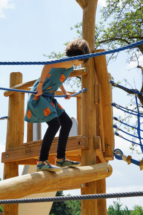 Kinderspielplatz Holz klettern